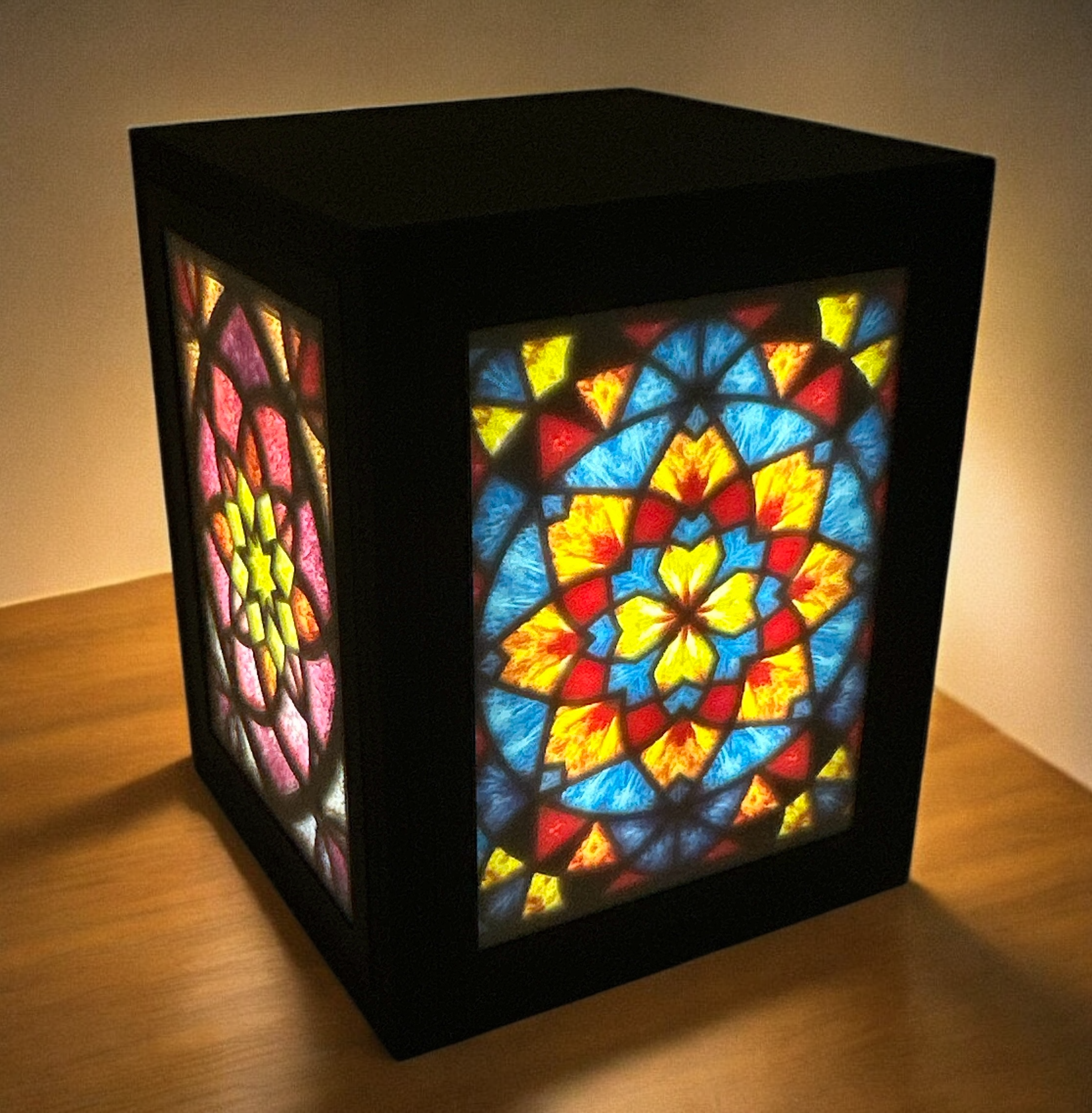 AuraFrame Cube